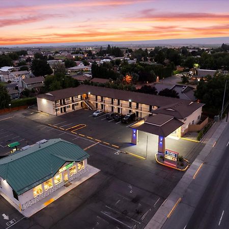 Quincy Inn And Suites 외부 사진