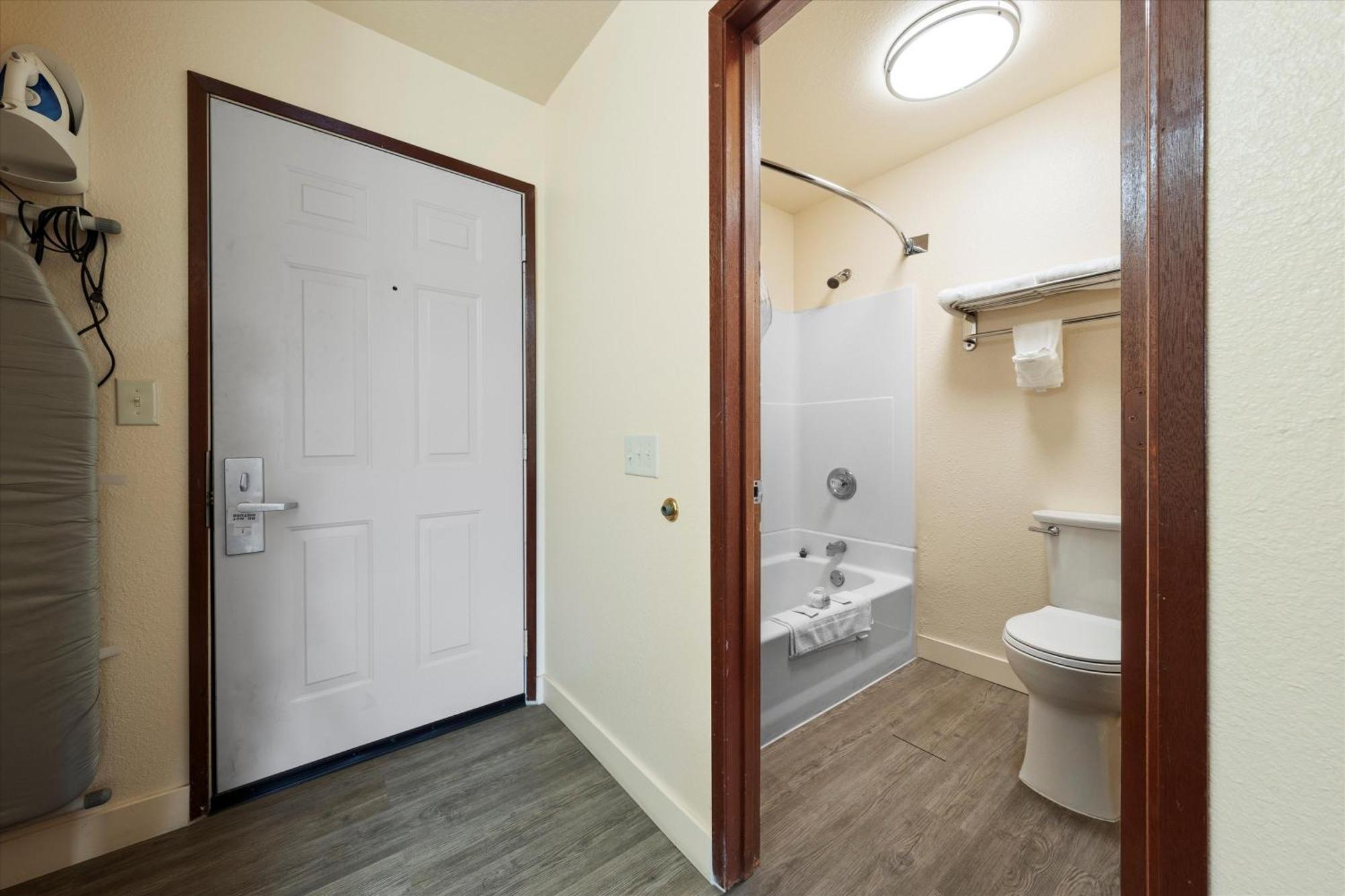 Quincy Inn And Suites 외부 사진