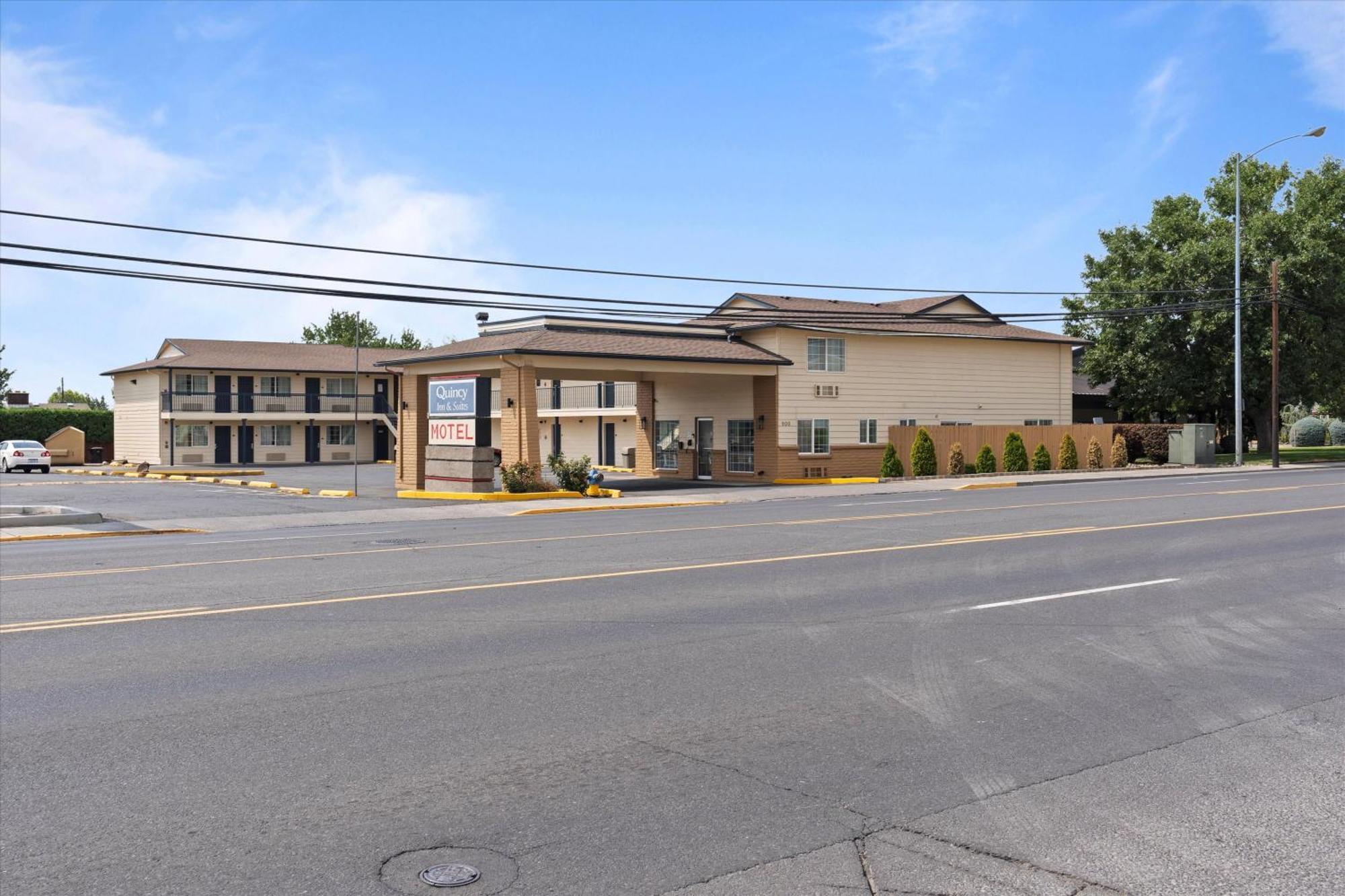 Quincy Inn And Suites 외부 사진