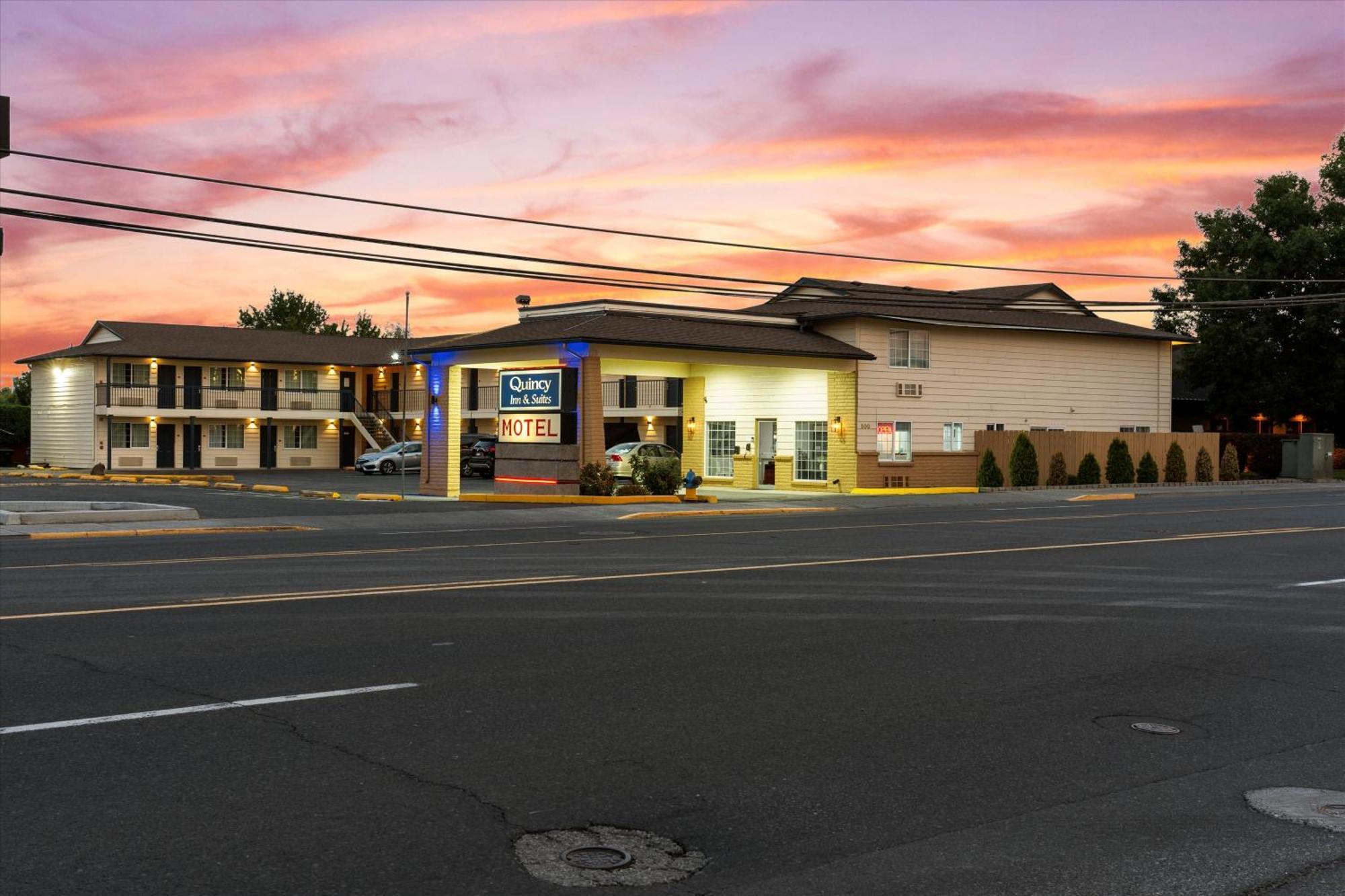 Quincy Inn And Suites 외부 사진