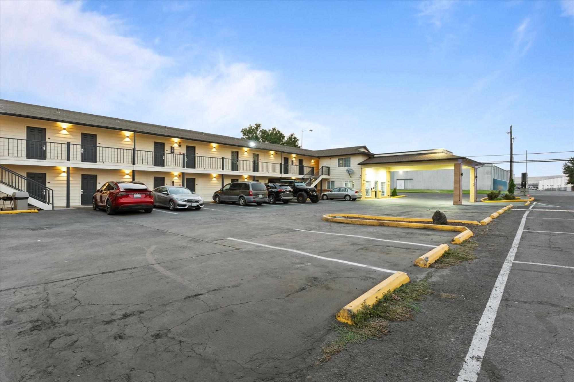 Quincy Inn And Suites 외부 사진