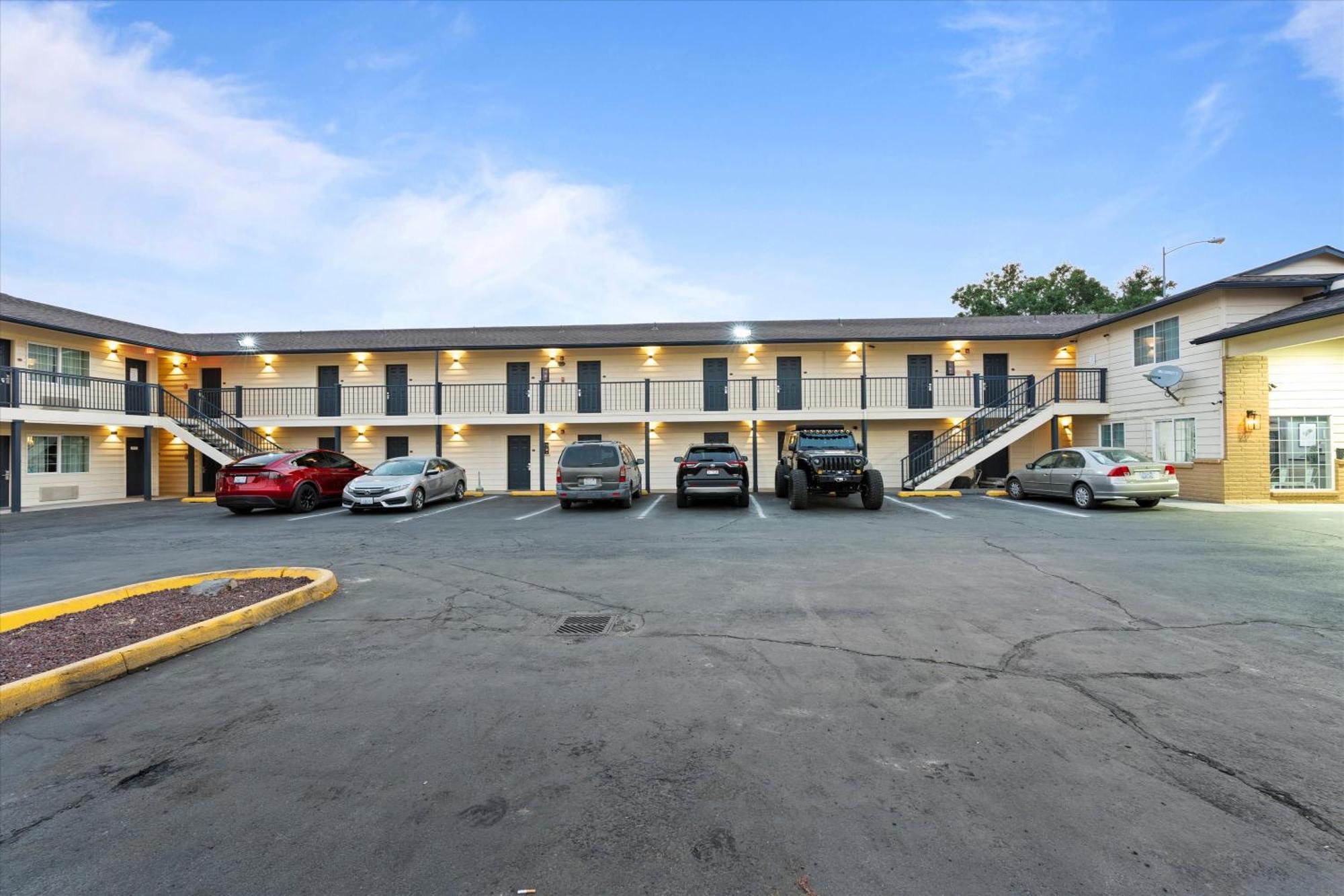 Quincy Inn And Suites 외부 사진