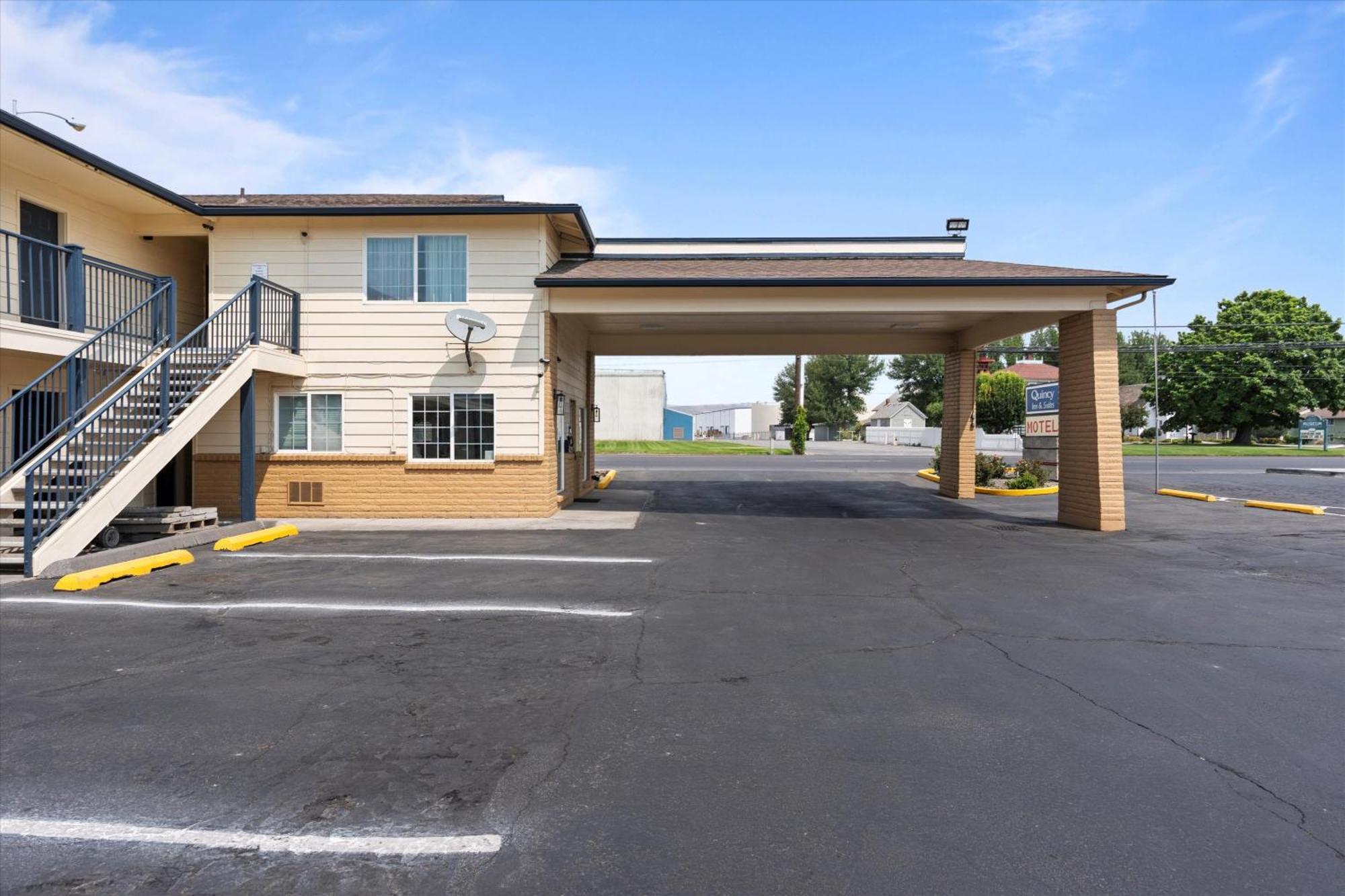 Quincy Inn And Suites 외부 사진