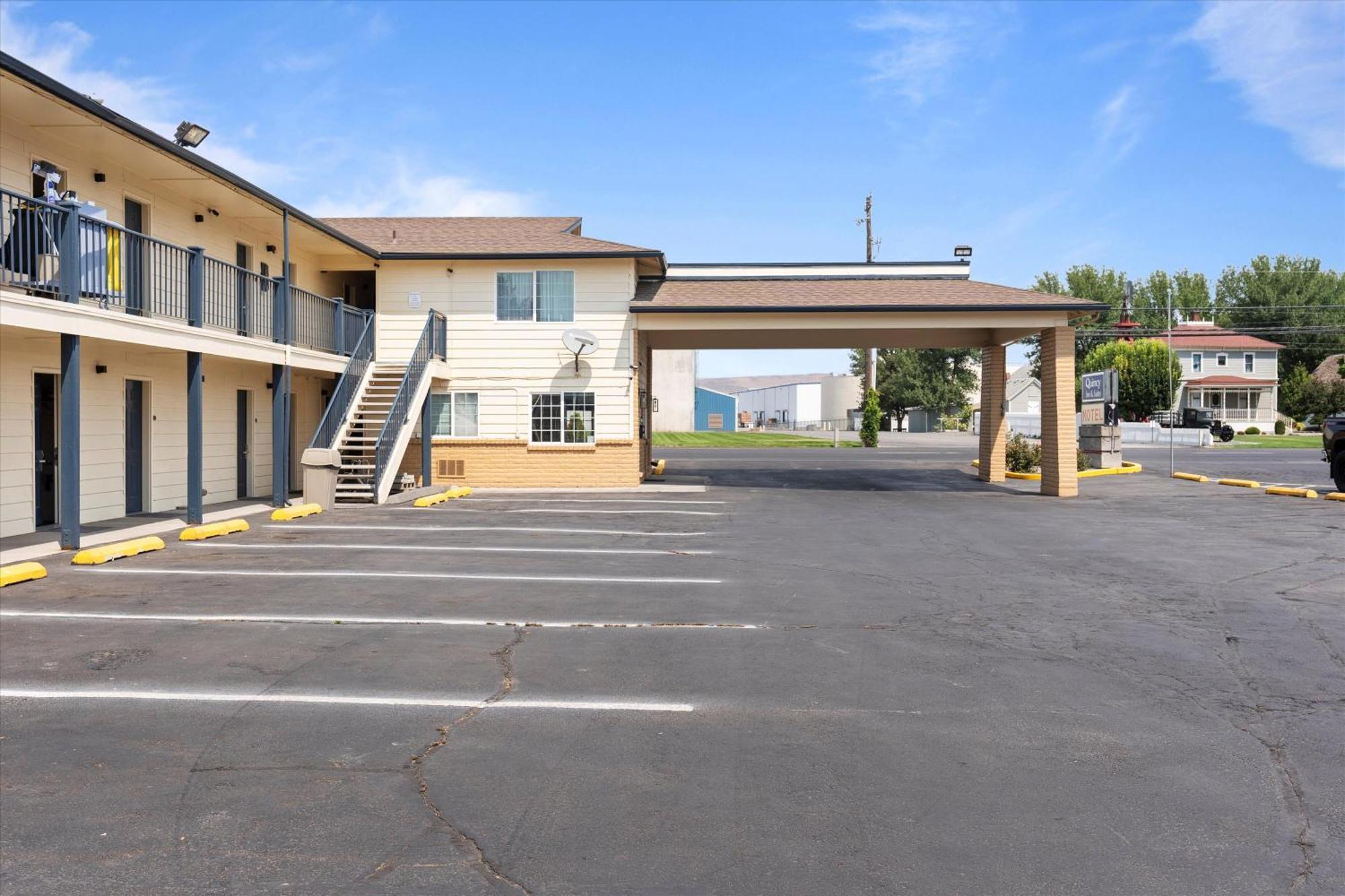 Quincy Inn And Suites 외부 사진