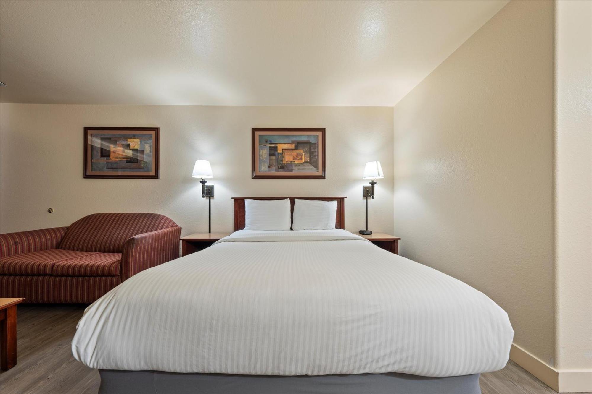 Quincy Inn And Suites 외부 사진